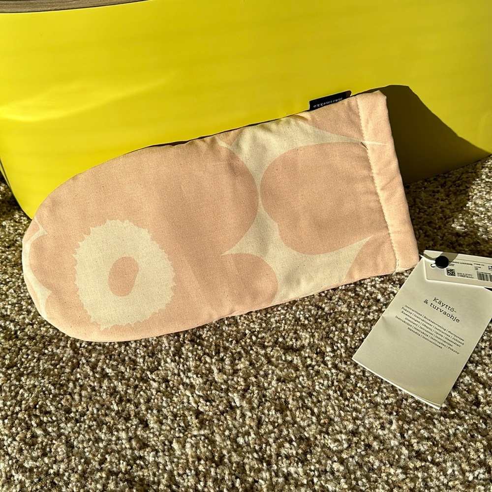 Marimekko Pieni Unikko Oven Mitt NWT ⭐️
